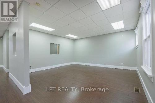 Front side room - 215 Wellington Street, London East (East K), ON 