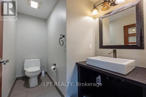 2 piece front bathroom - 215 Wellington Street, London East (East K), ON 