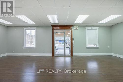 Front entrance/room - 215 Wellington Street, London East (East K), ON 