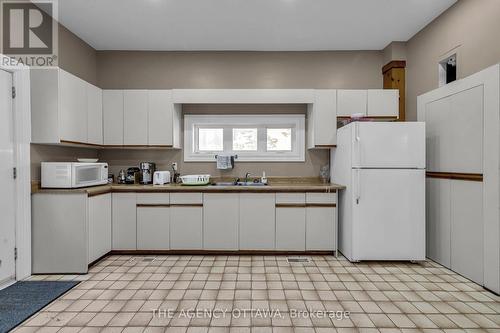 Kitchen #1 - Main Level Unit - 57 Lees Avenue, Ottawa, ON - Indoor Photo Showing Kitchen