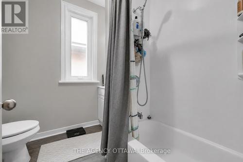 Second Floor Bathroom (Unit #2) - 57 Lees Avenue, Ottawa, ON - Indoor Photo Showing Bathroom