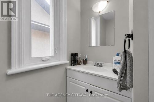 Second Floor Bathroom (Unit #2) - 57 Lees Avenue, Ottawa, ON - Indoor Photo Showing Bathroom