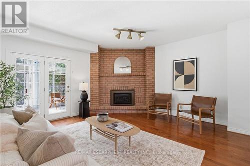 12 Sumner Crescent, Grimsby, ON - Indoor Photo Showing Living Room With Fireplace