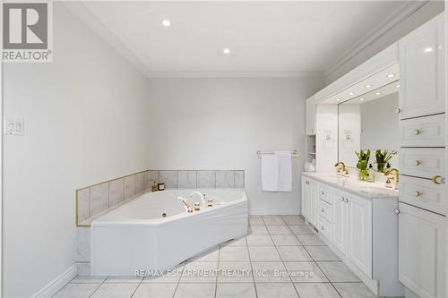 12 Sumner Crescent, Grimsby, ON - Indoor Photo Showing Bathroom