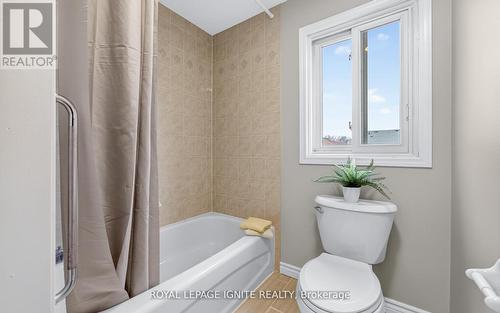 30 Bridlewreath Street, Kitchener, ON - Indoor Photo Showing Bathroom