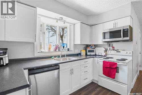 1032 9Th Street E, Saskatoon, SK - Indoor Photo Showing Kitchen