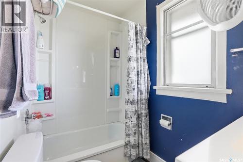 1032 9Th Street E, Saskatoon, SK - Indoor Photo Showing Bathroom