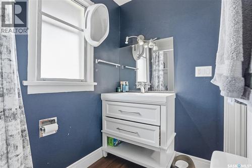 1032 9Th Street E, Saskatoon, SK - Indoor Photo Showing Bathroom