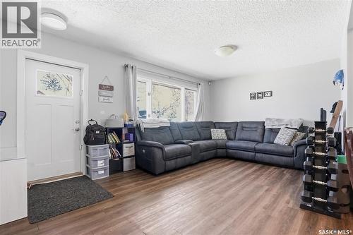 1032 9Th Street E, Saskatoon, SK - Indoor Photo Showing Living Room