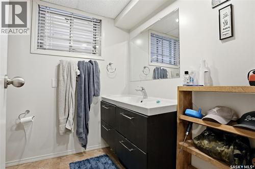 1032 9Th Street E, Saskatoon, SK - Indoor Photo Showing Bathroom