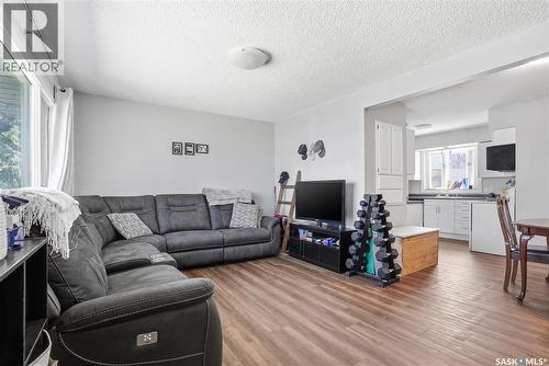 1032 9Th Street E, Saskatoon, SK - Indoor Photo Showing Living Room
