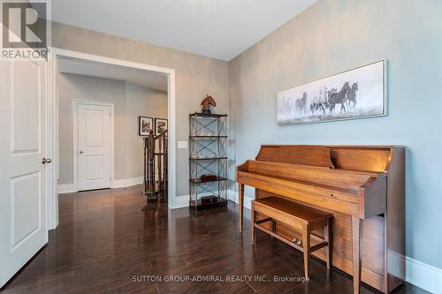 8 Chapel Gully Trail, King, ON - Indoor Photo Showing Other Room