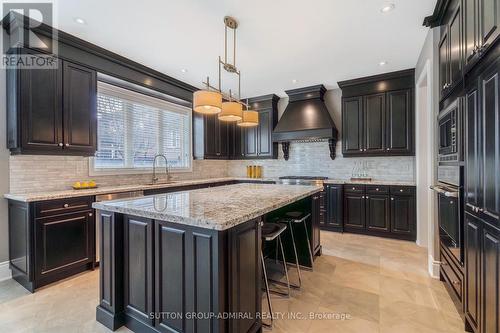 8 Chapel Gully Trail, King, ON - Indoor Photo Showing Kitchen With Upgraded Kitchen