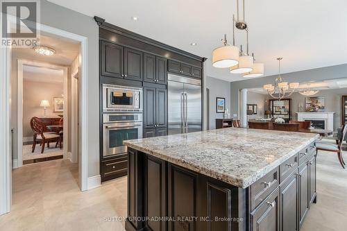 8 Chapel Gully Trail, King, ON - Indoor Photo Showing Kitchen With Upgraded Kitchen