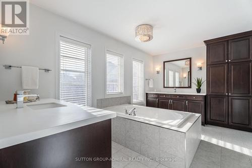 8 Chapel Gully Trail, King, ON - Indoor Photo Showing Bathroom
