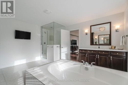 8 Chapel Gully Trail, King, ON - Indoor Photo Showing Bathroom