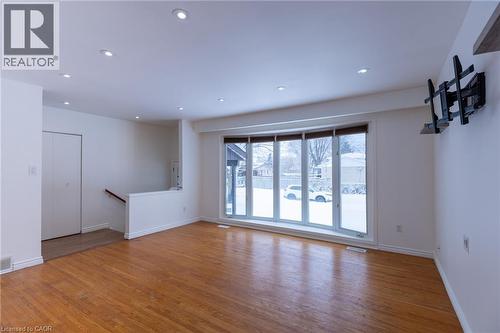 1 Eldrid Court Unit# Main, Grimsby, ON - Indoor Photo Showing Other Room