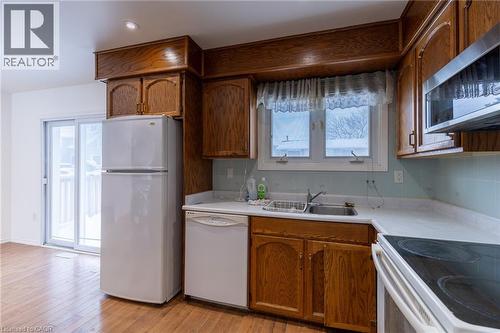 1 Eldrid Court Unit# Main, Grimsby, ON - Indoor Photo Showing Kitchen With Double Sink