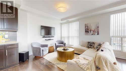 2304 - 330 Ridout Street N, London East (East K), ON - Indoor Photo Showing Living Room