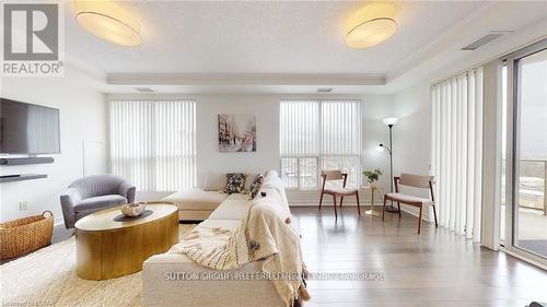 2304 - 330 Ridout Street N, London East (East K), ON - Indoor Photo Showing Living Room