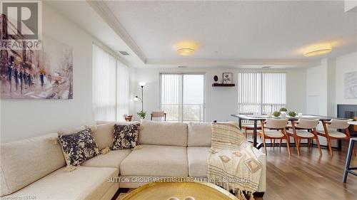 2304 - 330 Ridout Street N, London East (East K), ON - Indoor Photo Showing Living Room