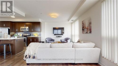 2304 - 330 Ridout Street N, London East (East K), ON - Indoor Photo Showing Kitchen