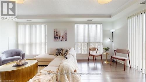2304 - 330 Ridout Street N, London East (East K), ON - Indoor Photo Showing Living Room