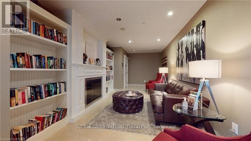 2304 - 330 Ridout Street N, London East (East K), ON - Indoor