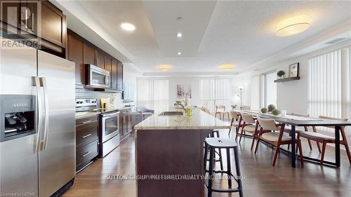 2304 - 330 Ridout Street N, London East (East K), ON - Indoor Photo Showing Kitchen With Double Sink With Upgraded Kitchen