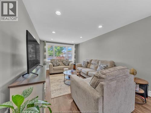 3474 Deerbrook, Windsor, ON - Indoor Photo Showing Living Room