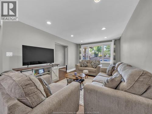 3474 Deerbrook, Windsor, ON - Indoor Photo Showing Living Room