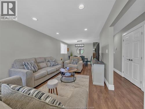 3474 Deerbrook, Windsor, ON - Indoor Photo Showing Living Room