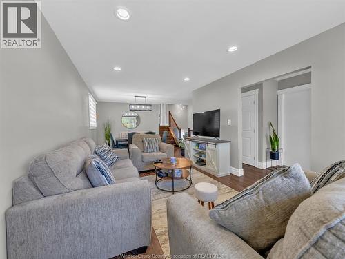 3474 Deerbrook, Windsor, ON - Indoor Photo Showing Living Room