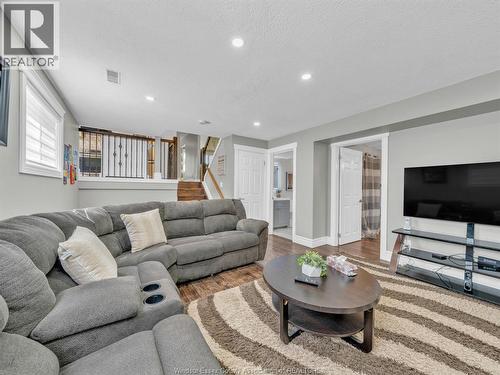 3474 Deerbrook, Windsor, ON - Indoor Photo Showing Living Room