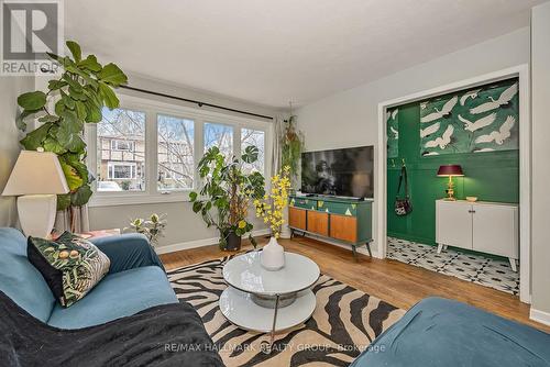 2661 Conn Street, Ottawa, ON - Indoor Photo Showing Living Room