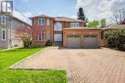 261 MCKEE AVENUE Toronto, ON M2N 4E2