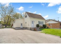 848 GRAND Avenue EAST Chatham, ON N7M 0P8