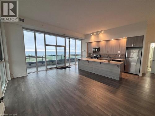 550 North Service Road Unit# 905, Grimsby, ON - Indoor Photo Showing Kitchen