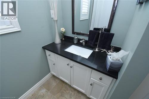 320 Hamilton Drive Unit# 4, Ancaster, ON - Indoor Photo Showing Bathroom