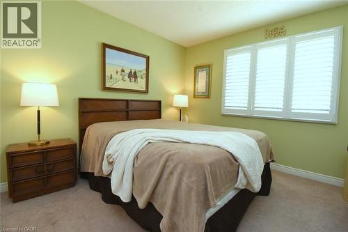 320 Hamilton Drive Unit# 4, Ancaster, ON - Indoor Photo Showing Bedroom