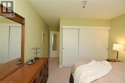 320 Hamilton Drive Unit# 4, Ancaster, ON - Indoor Photo Showing Bedroom