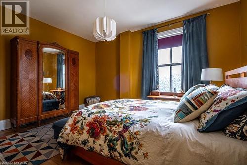 58 Wellington Street S, Hamilton, ON - Indoor Photo Showing Bedroom