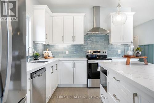 25 Harbour Way, Central Elgin (Port Stanley), ON - Indoor Photo Showing Kitchen With Double Sink With Upgraded Kitchen