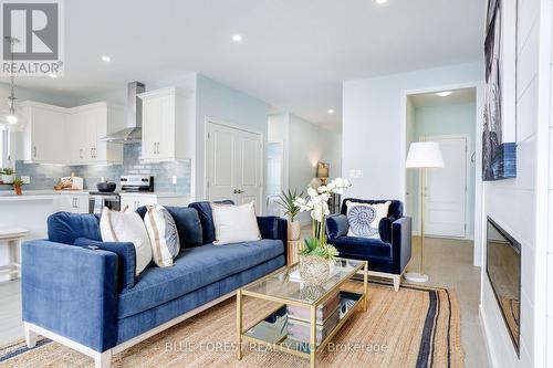 25 Harbour Way, Central Elgin (Port Stanley), ON - Indoor Photo Showing Living Room