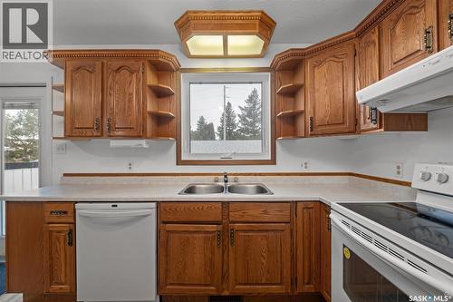 3367 15Th Avenue E, Prince Albert, SK - Indoor Photo Showing Kitchen With Double Sink