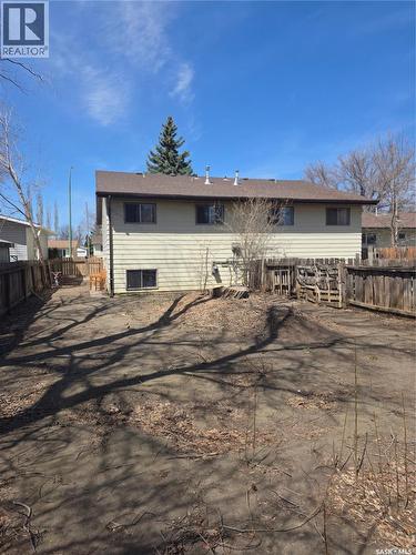 3615-3617 Fairlight Drive, Saskatoon, SK - Outdoor