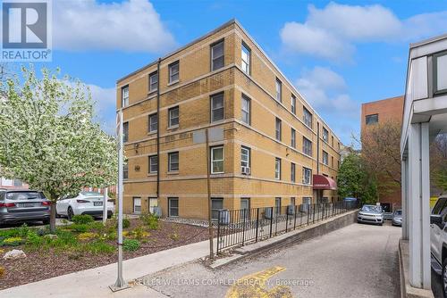 14 - 4 ROBINSON STREET  Hamilton, ON L8P 1Y5