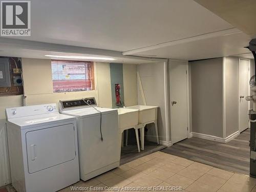 1370 Bruce Ave, Windsor, ON - Indoor Photo Showing Laundry Room