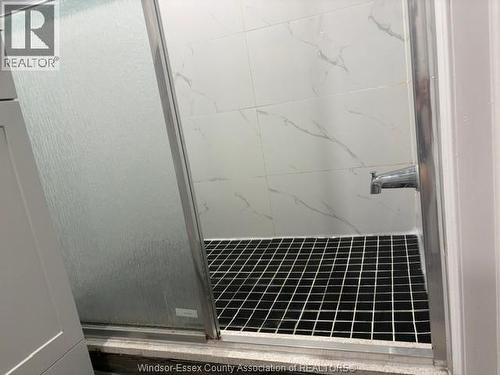 1370 Bruce Ave, Windsor, ON - Indoor Photo Showing Bathroom