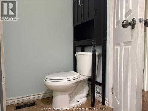 1370 Bruce Ave, Windsor, ON - Indoor Photo Showing Bathroom
